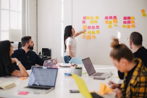 探索Interoffice的同义词：提升企业内部沟通效率的全